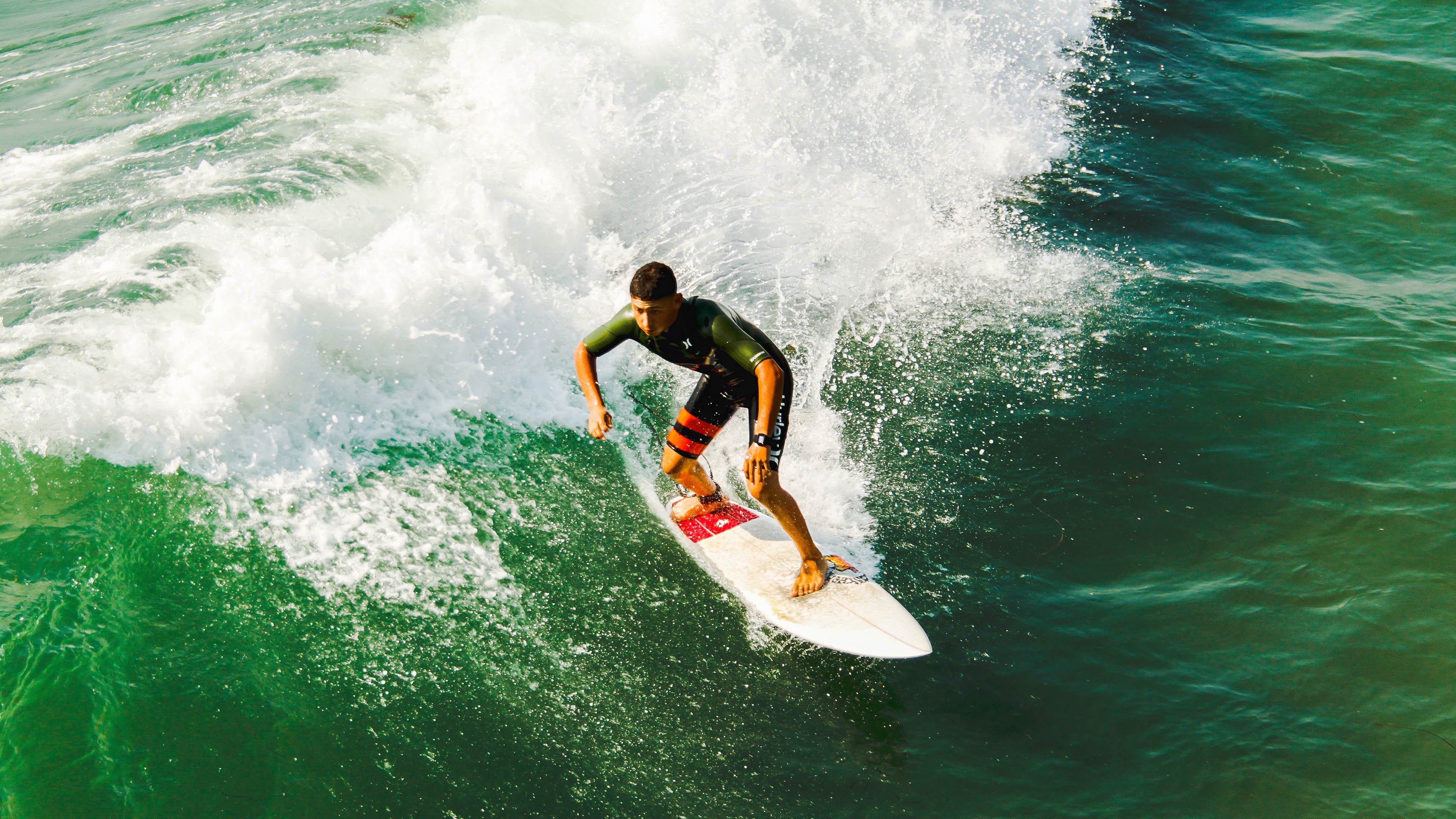 欧洲冠军联赛半决赛激战正酣，强队争夺决赛席位，欧洲冠军联赛视频