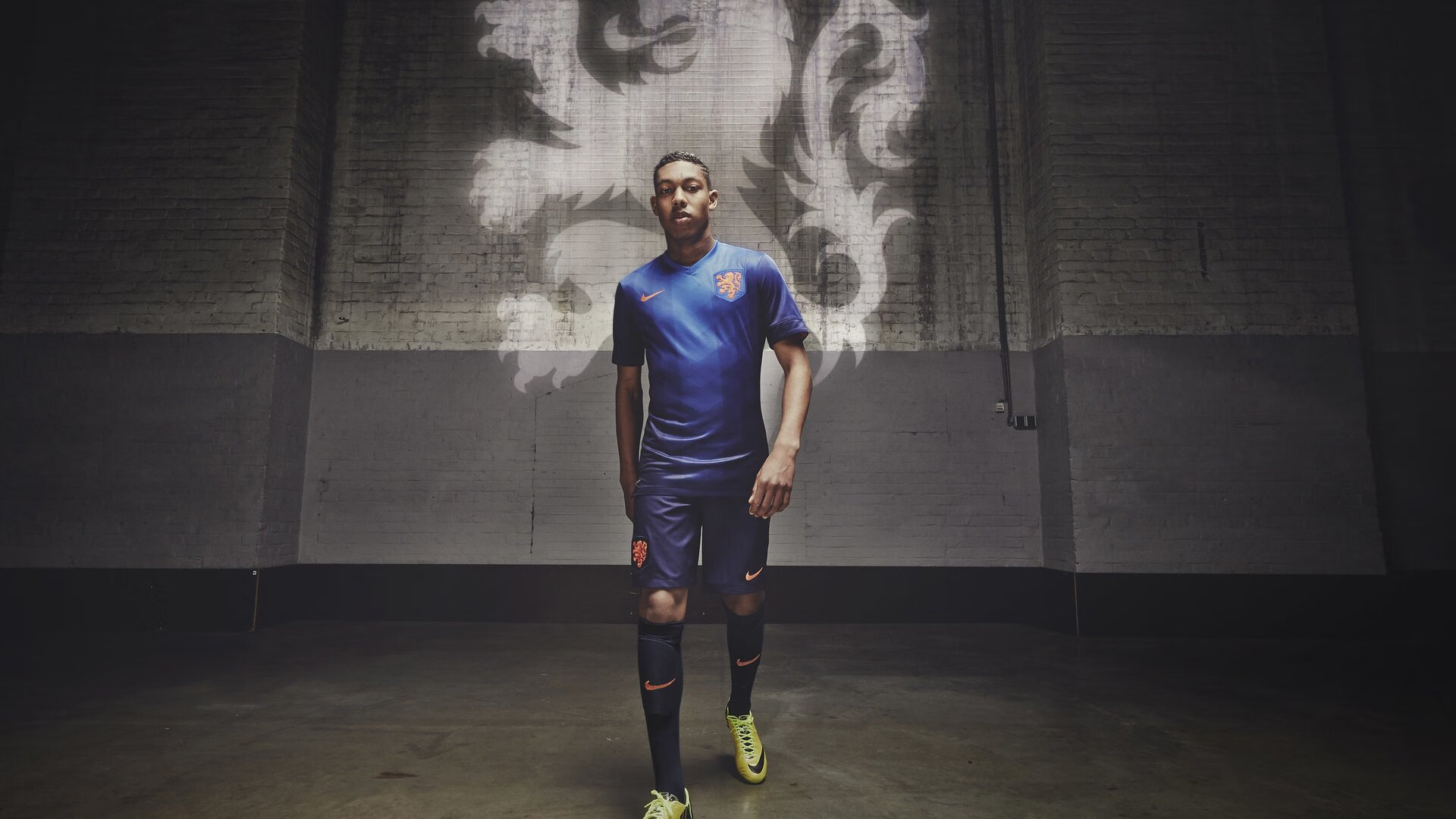 蝶泳节奏流畅韩国稳步晋级，韩国蝶泳教学